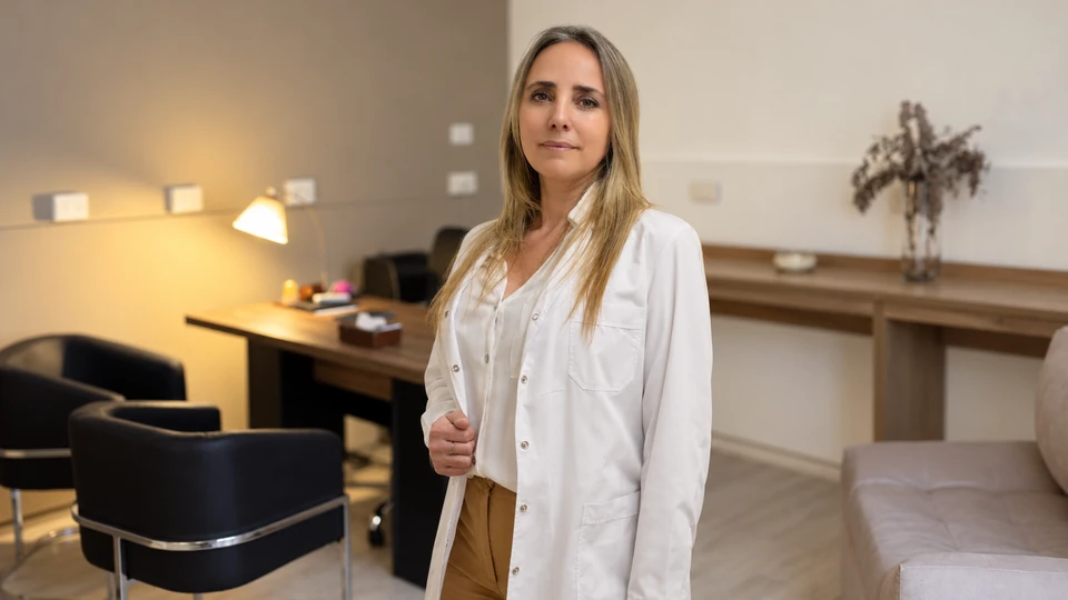 Dra. Natalia Battello, profesional de ginecología, obstetricia y fertilización asistida en B-Clinical Córdoba